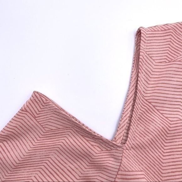 BCBGmaxazria Rose Cream Long Sleeve Cold Shoulder Top Blouse Silk Chevron Pink - Picture 10 of 12